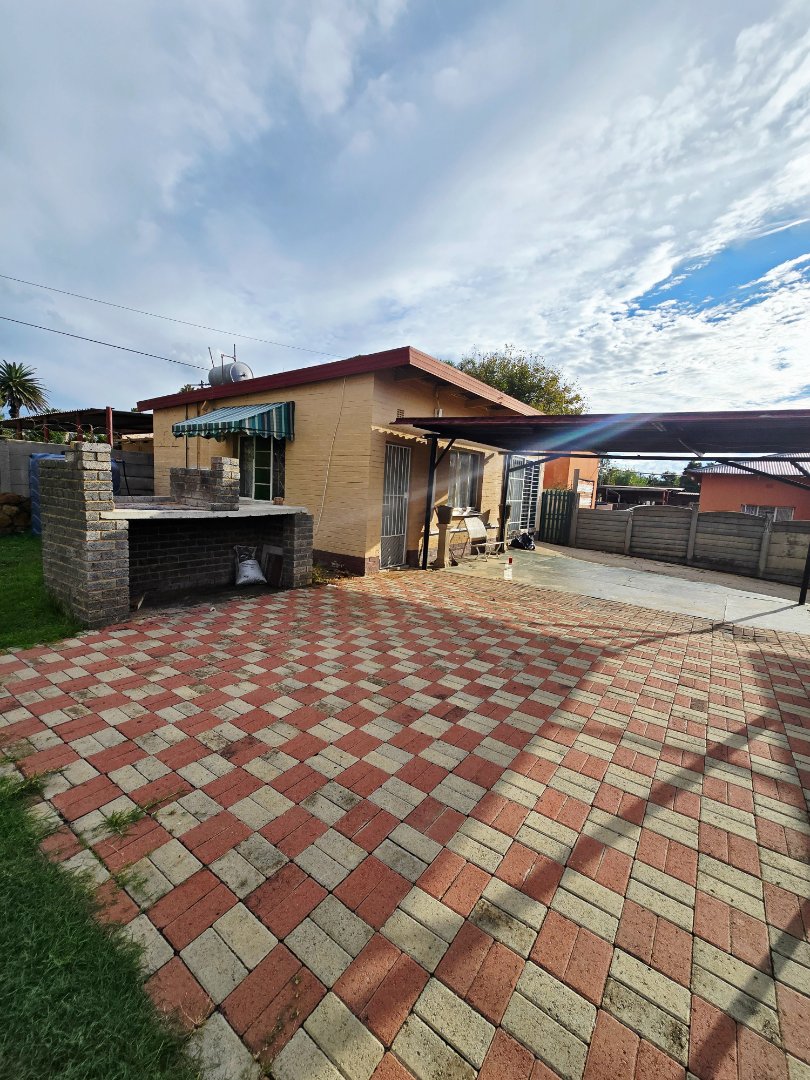 5 Bedroom Property for Sale in Elandia North West